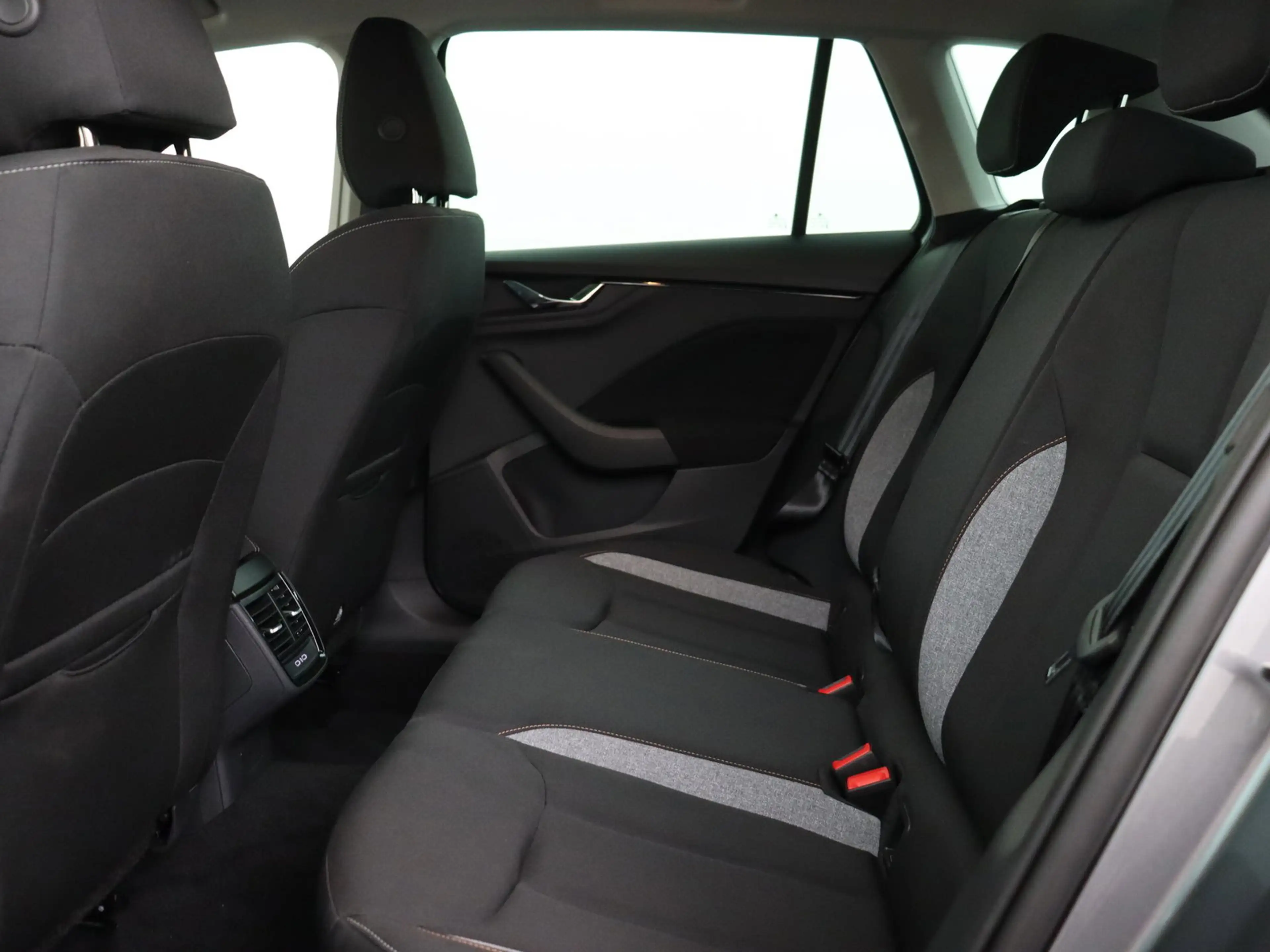 Skoda Kamiq Corporate 1.0 TSI 85kW (115ch) DSG7 — photo 11