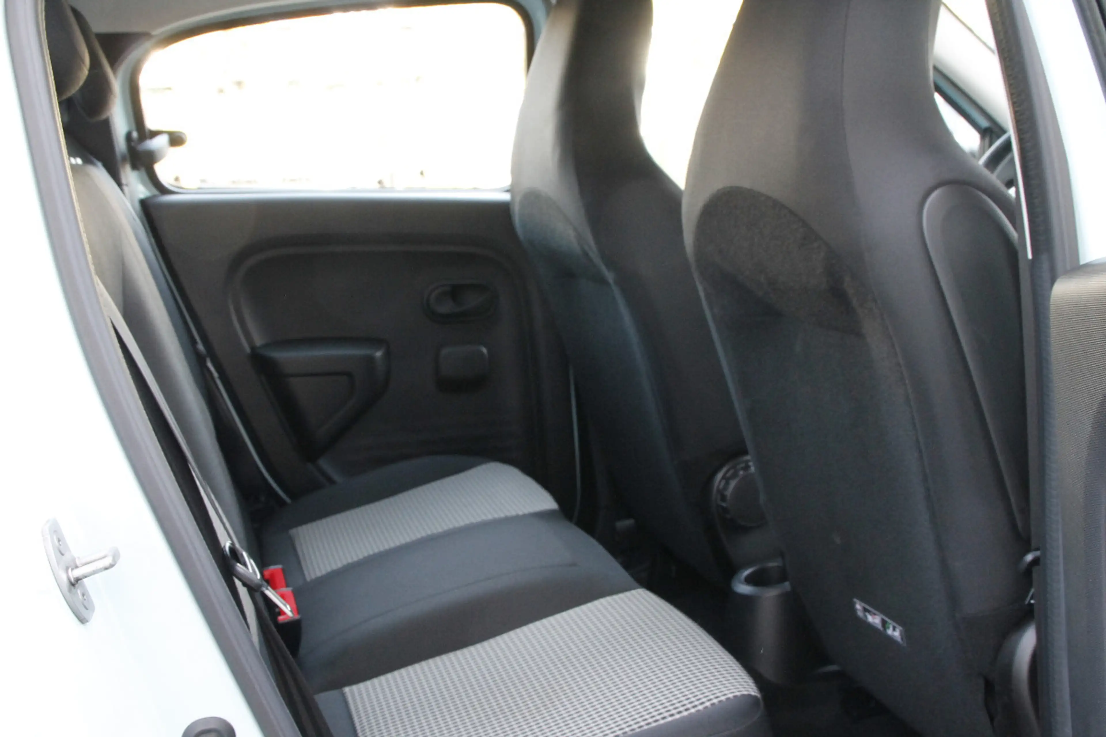 Renault Twingo LIFE SCe 65 Start & Stop — photo 15