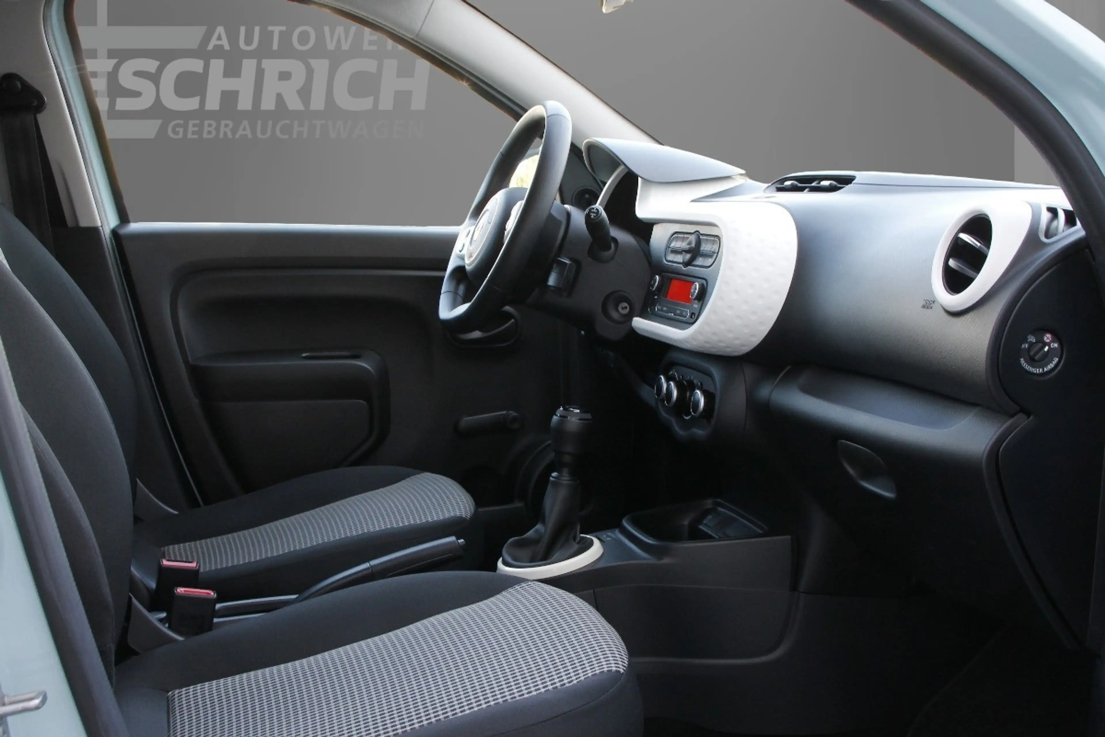 Renault Twingo LIFE SCe 65 Start & Stop — photo 13