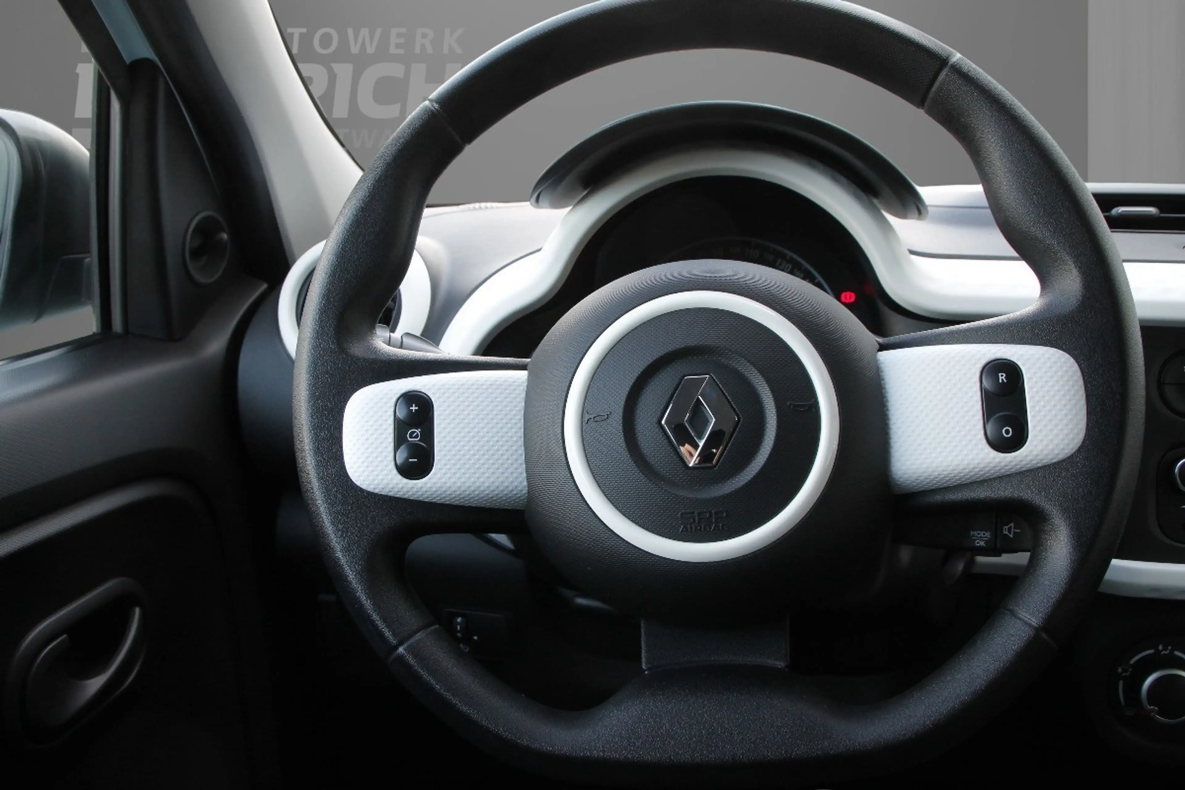 Renault Twingo LIFE SCe 65 Start & Stop — photo 8
