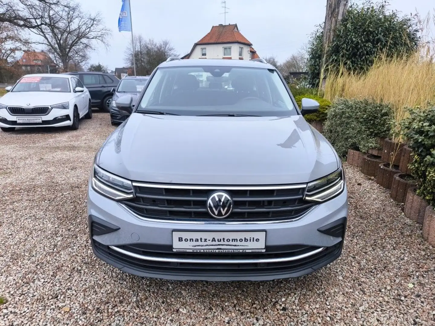 Volkswagen Tiguan 2.0 TDI DSG Life*Navi,Panorama,Sitzhzg,APP,VC,PDC* Grau - 2