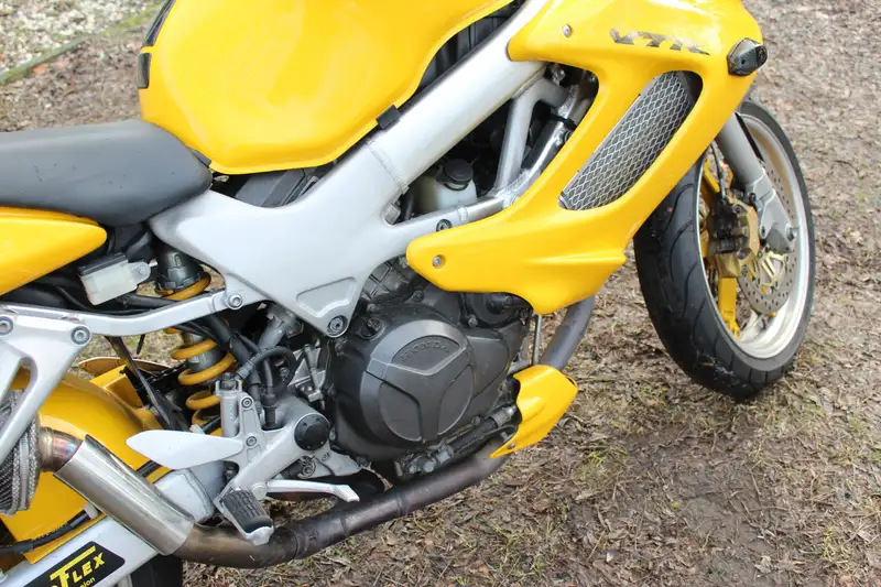 Honda VFR 1000 - foto 7