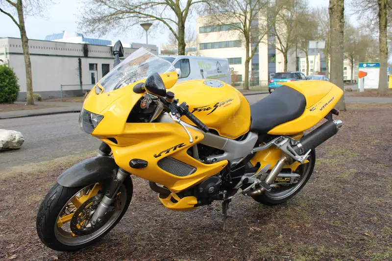 Honda VFR 1000 - foto 2