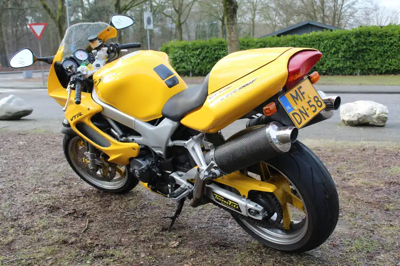 Honda VFR 1000 - foto 5