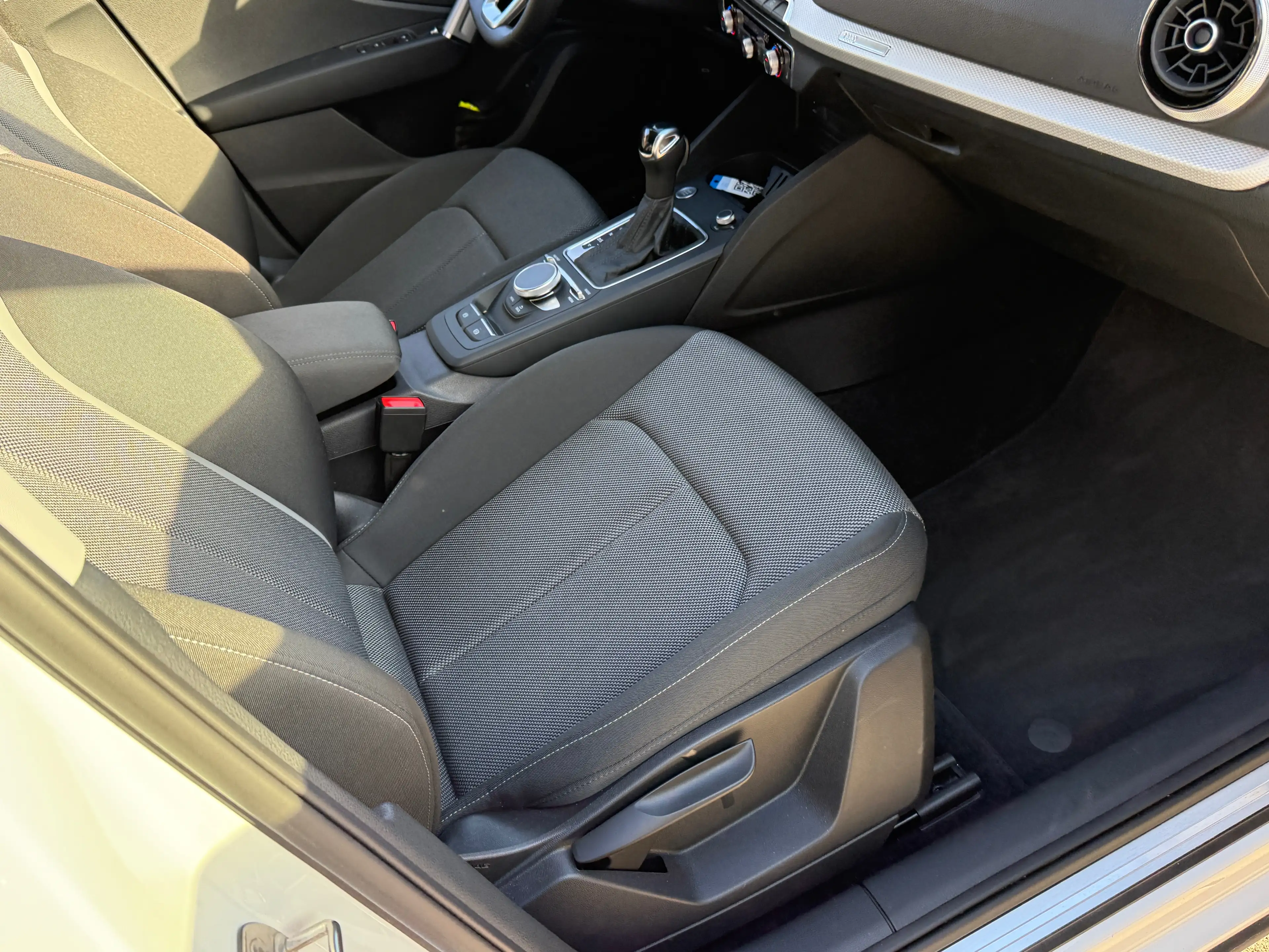 Audi Q2 35 TDI basis — photo 15