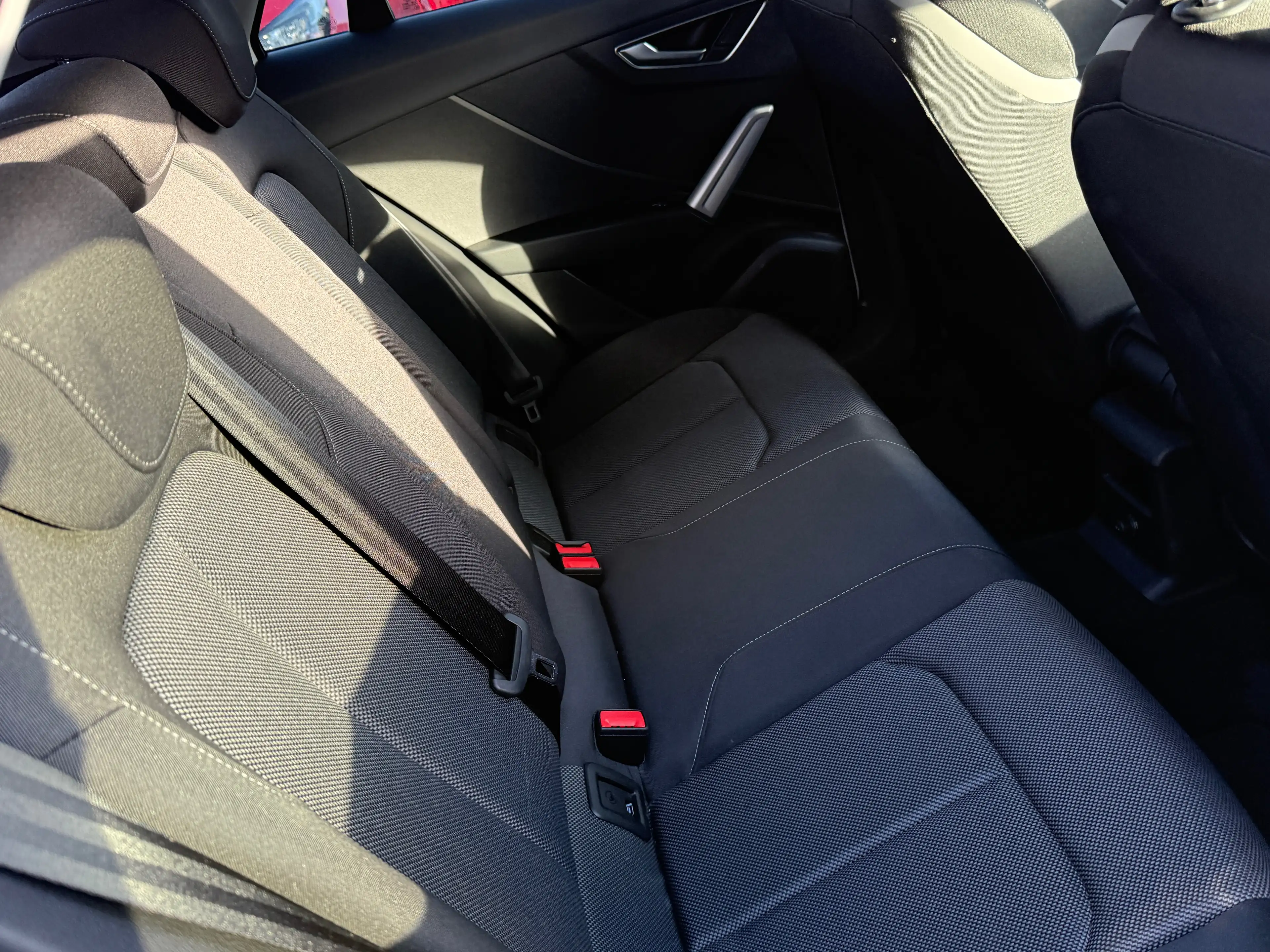Audi Q2 35 TDI basis — photo 13