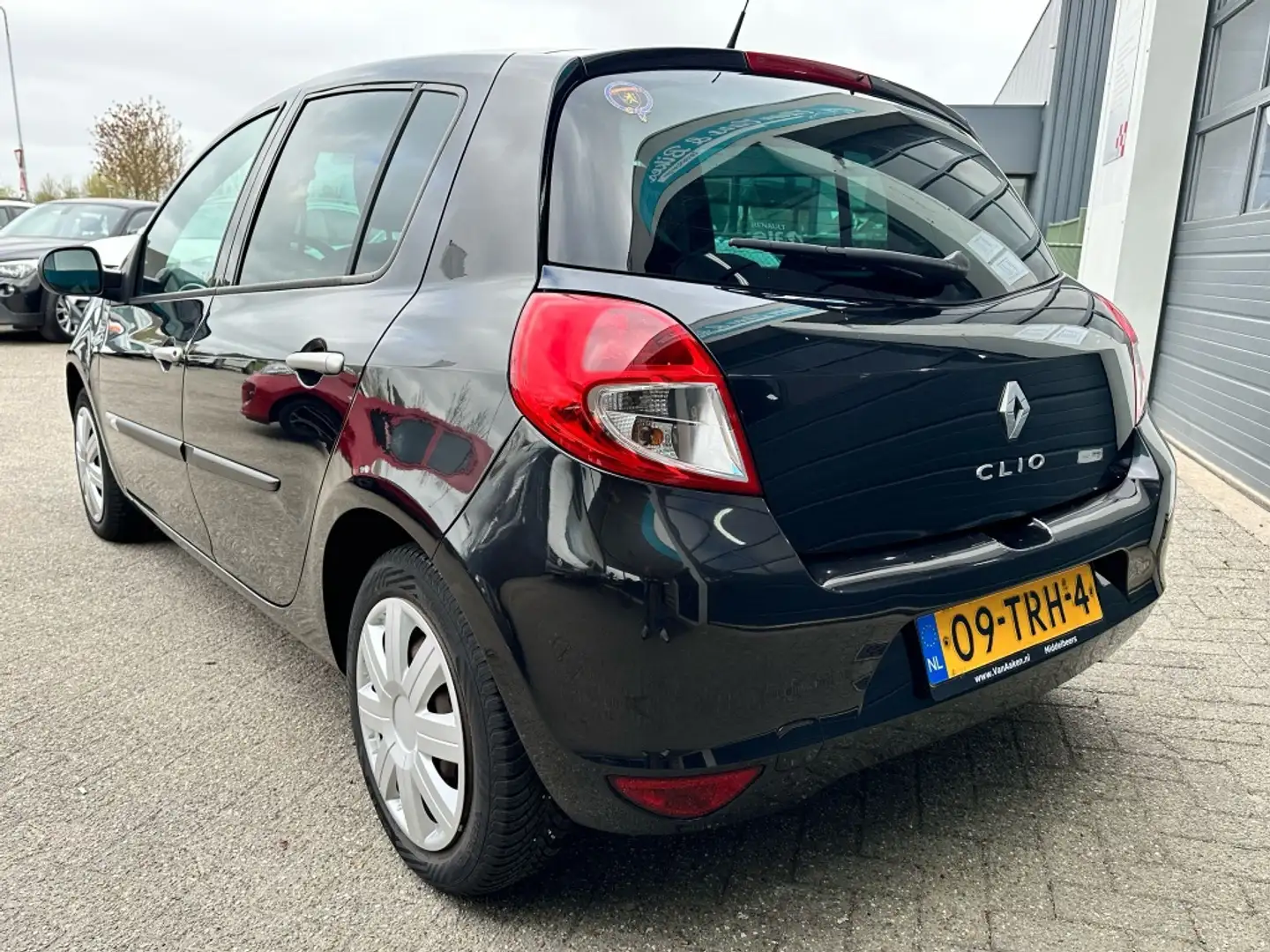 Renault Clio 1.2 Authentique Zwart - 2