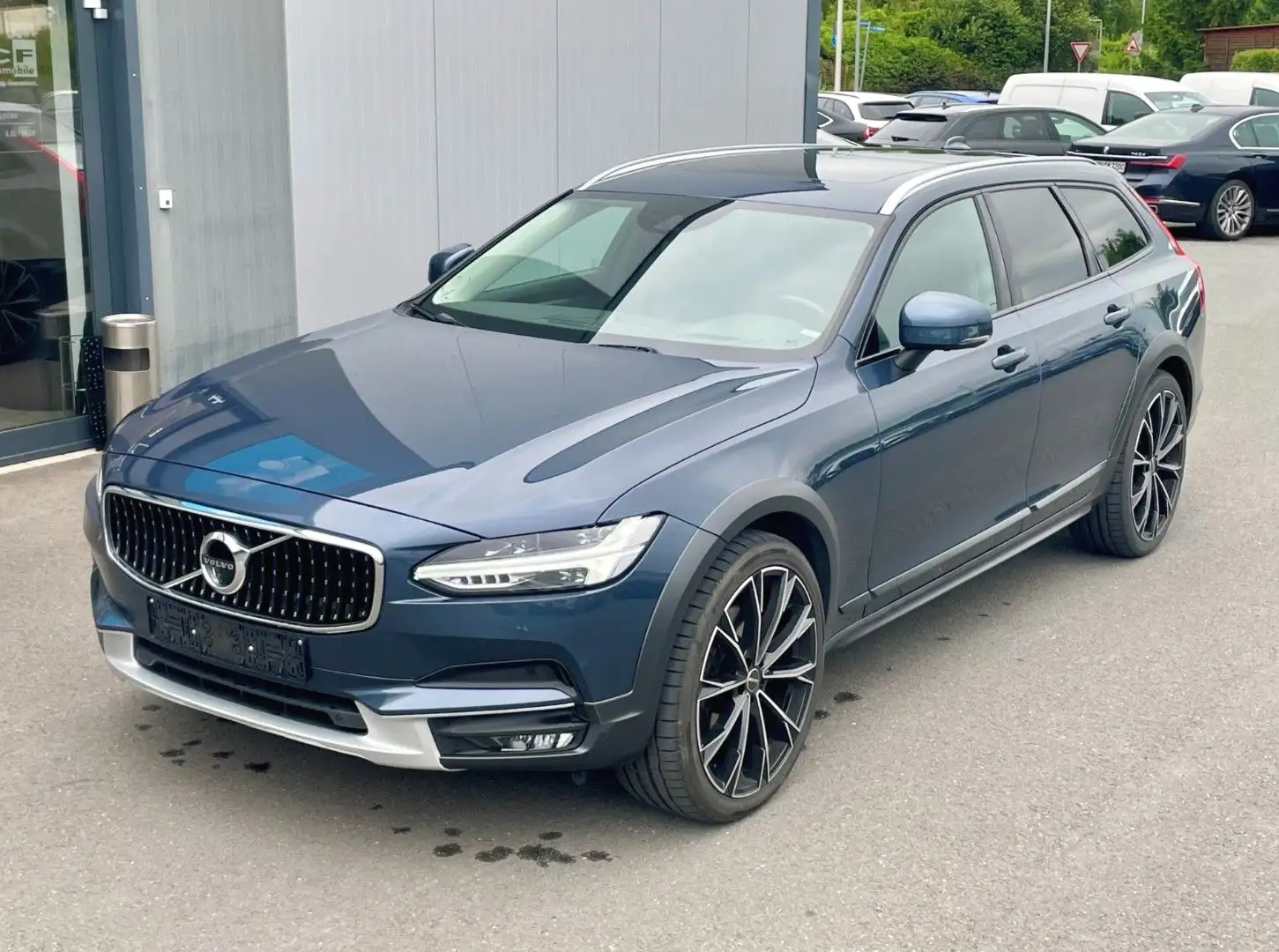 Volvo V90 Cross Country D5 Pro AWD *B&W*21-Zoll*Pano* Blue - 1