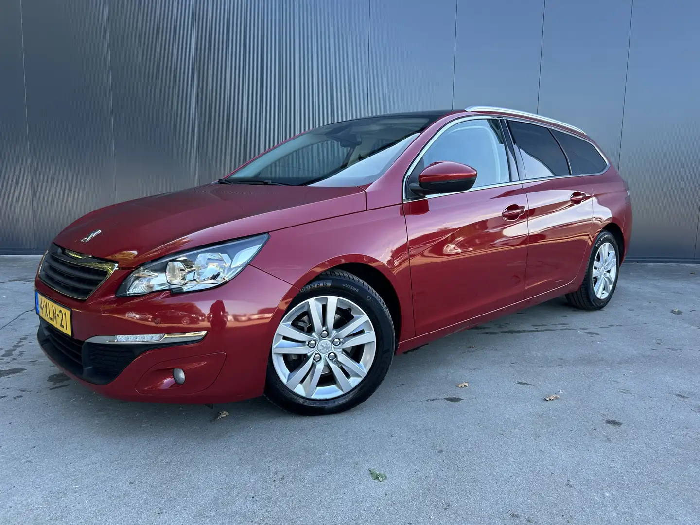 Peugeot 308 SW 1.6 BlueHDI Blue Lease Executive PANO DAK LED N Rot - 1