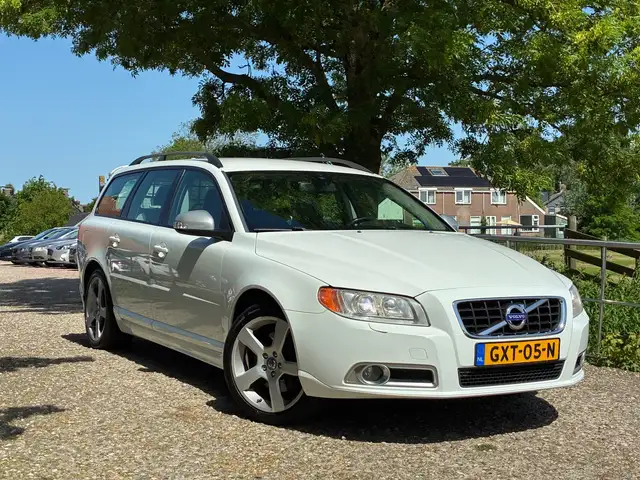 Volvo V70 2.5T Summum | R-Design + Clima + Cruise + Leder nu