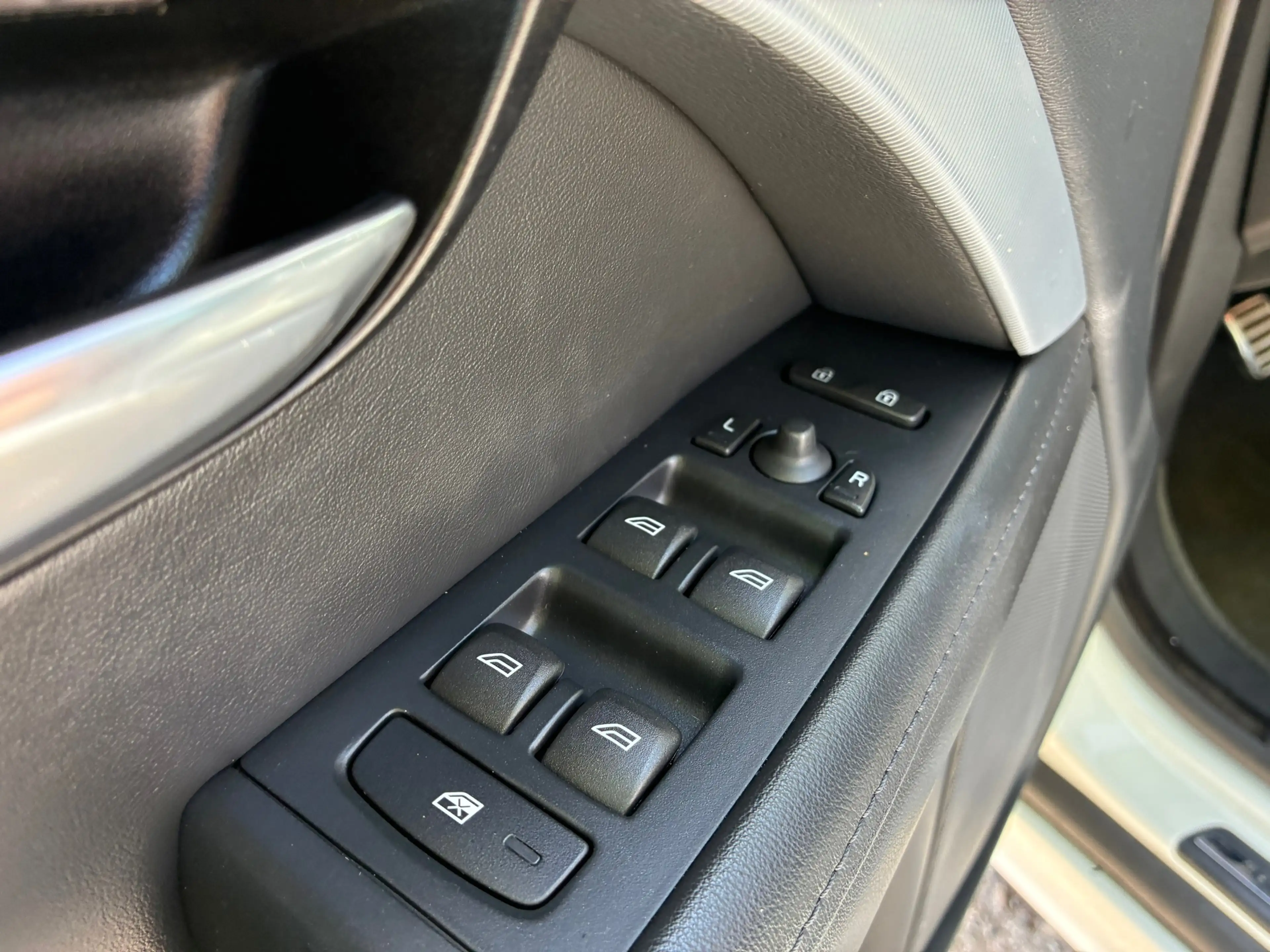 Volvo V70 2.5T Summum | R-Design + Clima + Cruise + Leder nu — photo 13
