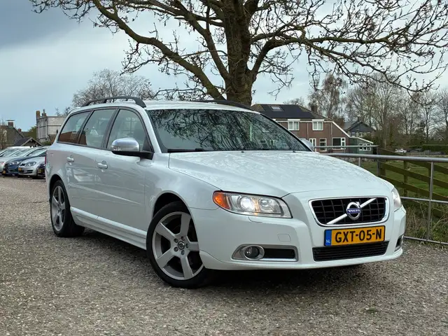 Volvo V70 2.5T Summum | R-Design + Clima + Cruise + Leder nu