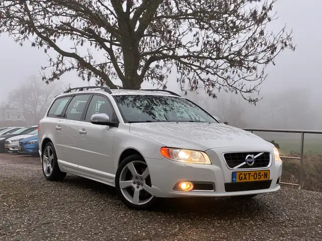 Volvo V70 2.5T Summum | R-Design + Clima + Cruise + Leder nu