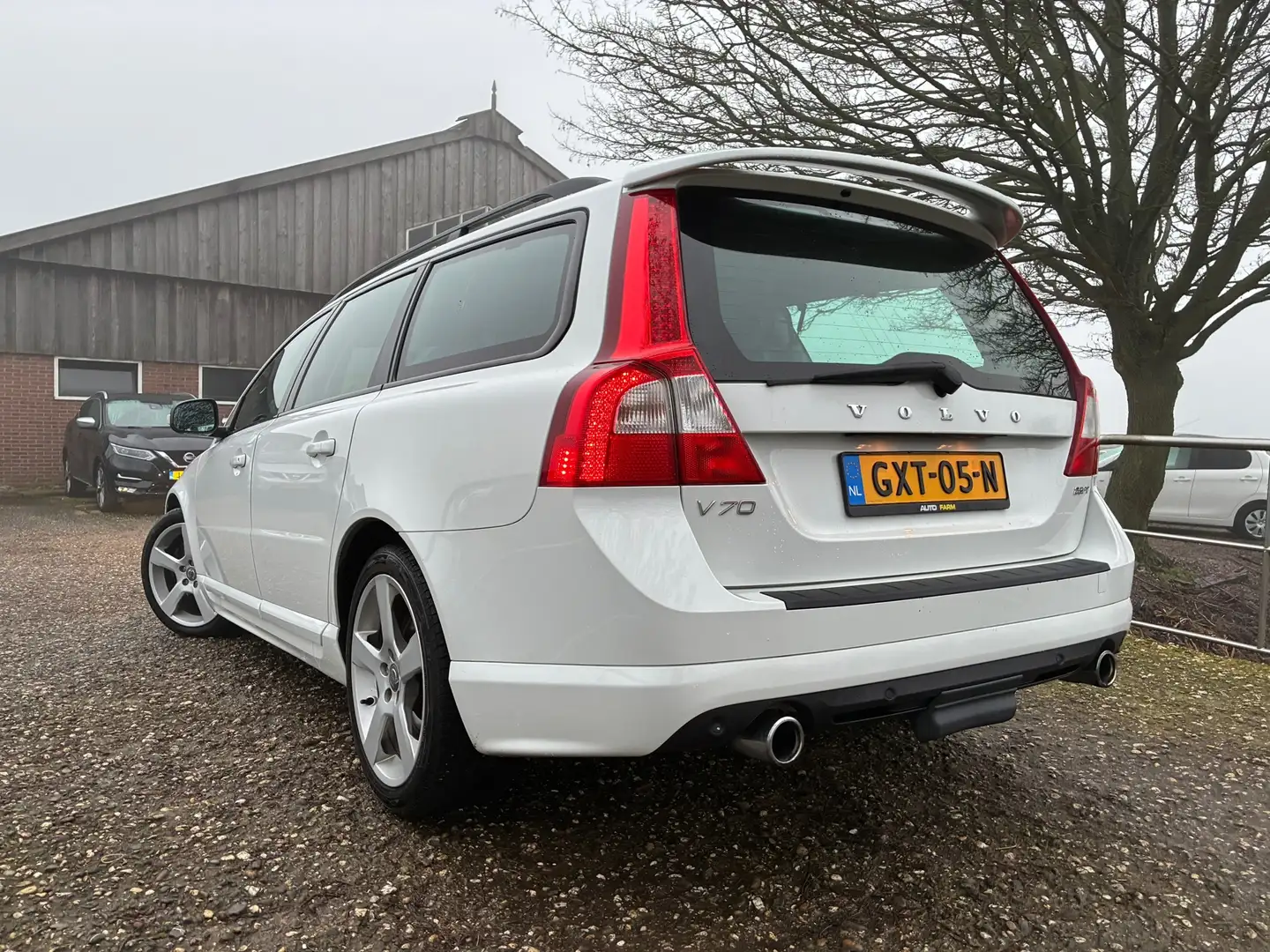 Volvo V70 2.5T Summum | R-Design + Clima + Cruise + Leder nu Weiß - 2