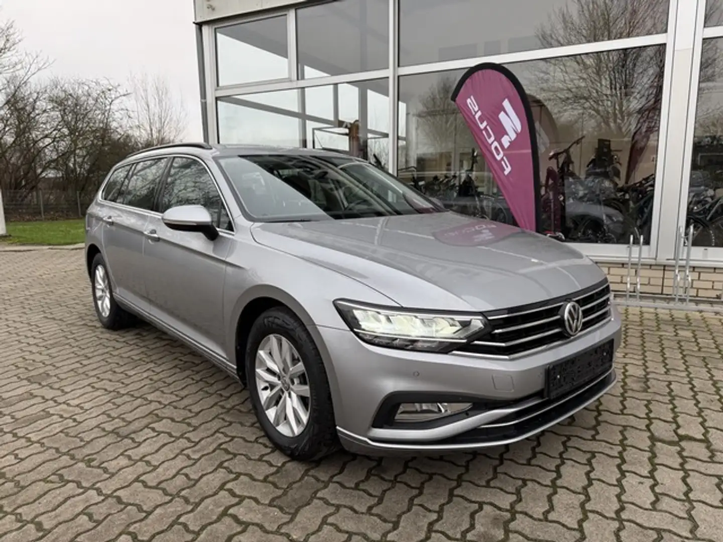 Volkswagen Passat Variant Business Grau - 2
