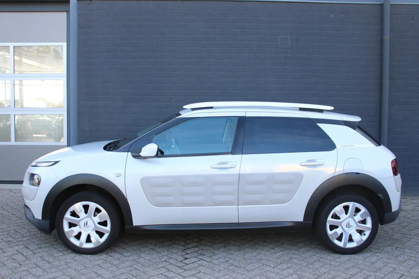 Citroen C4 Cactus 1.2 PureTech W NL-Auto | Navigatie | Camera | Clim Wit - 2