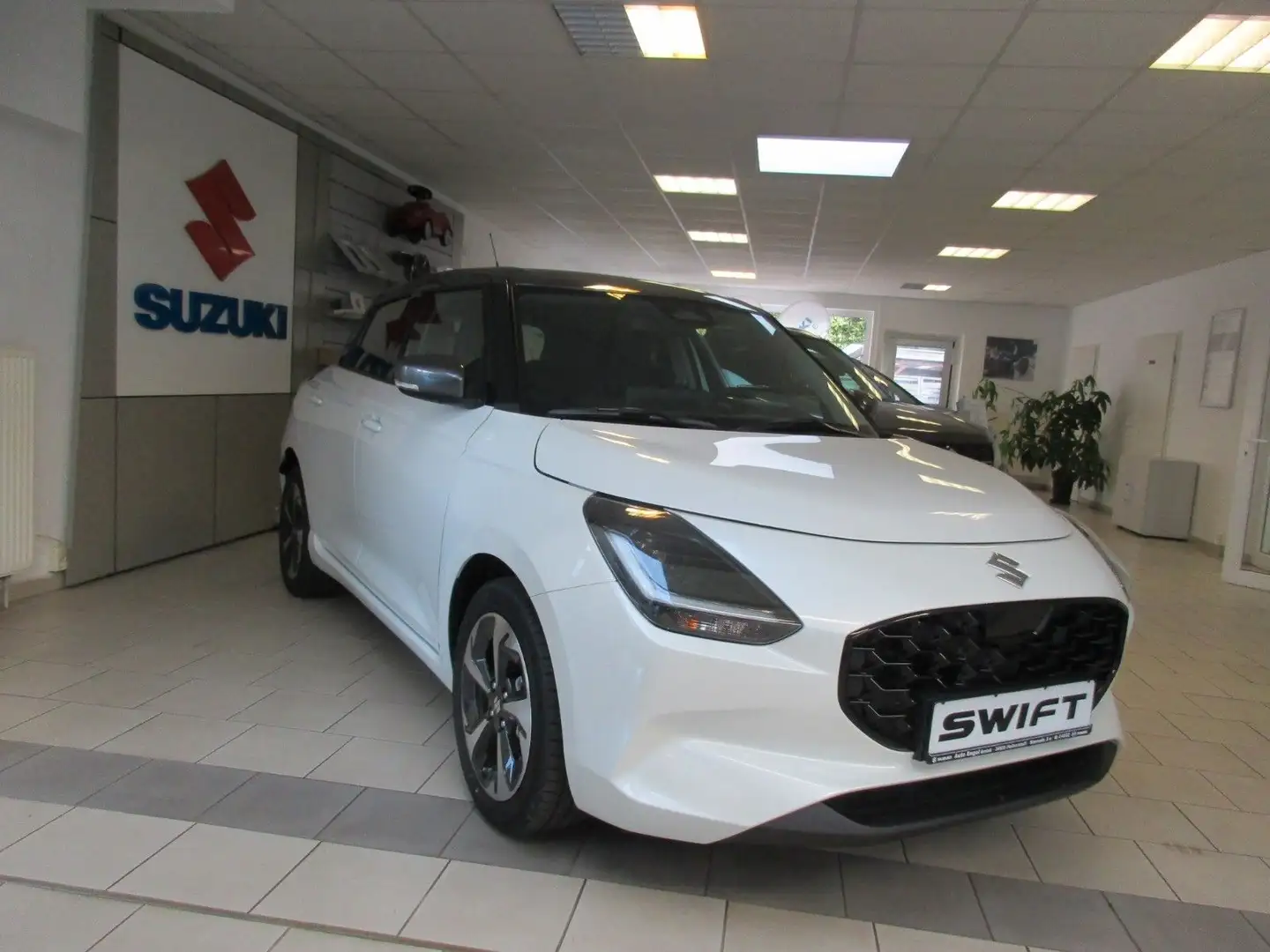 Suzuki Swift 1.2 HYBRID AT Comfort+ Blanc - 1