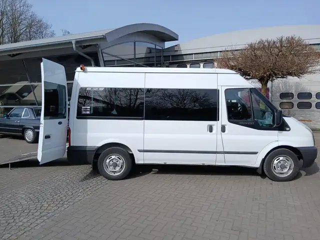 Ford Transit Bus Scheibenbus lang 9Sitzer mit Rollstuhlrampe