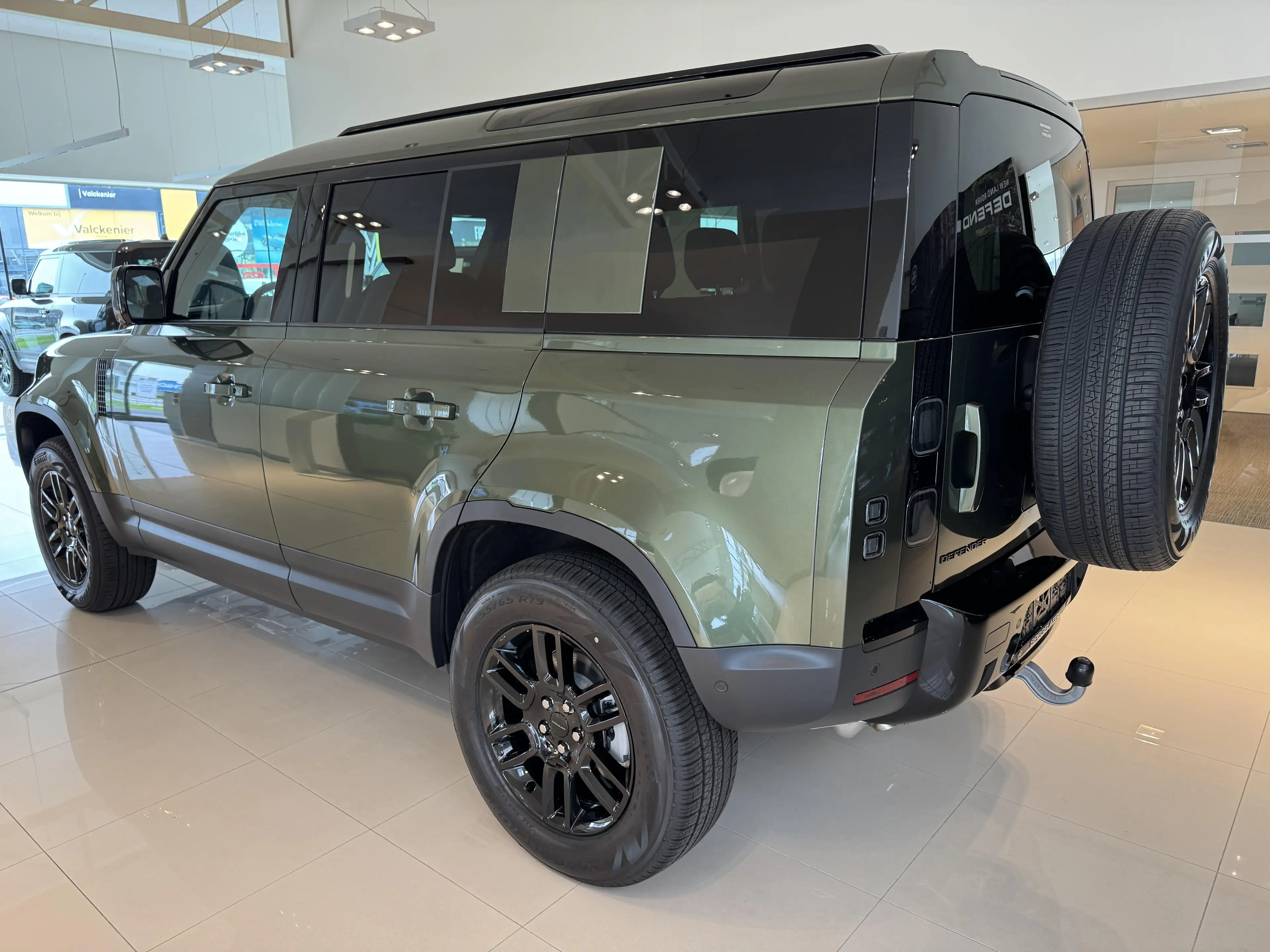 Land Rover Defender 110 D200 S AWD Auto. 26MY — photo 3