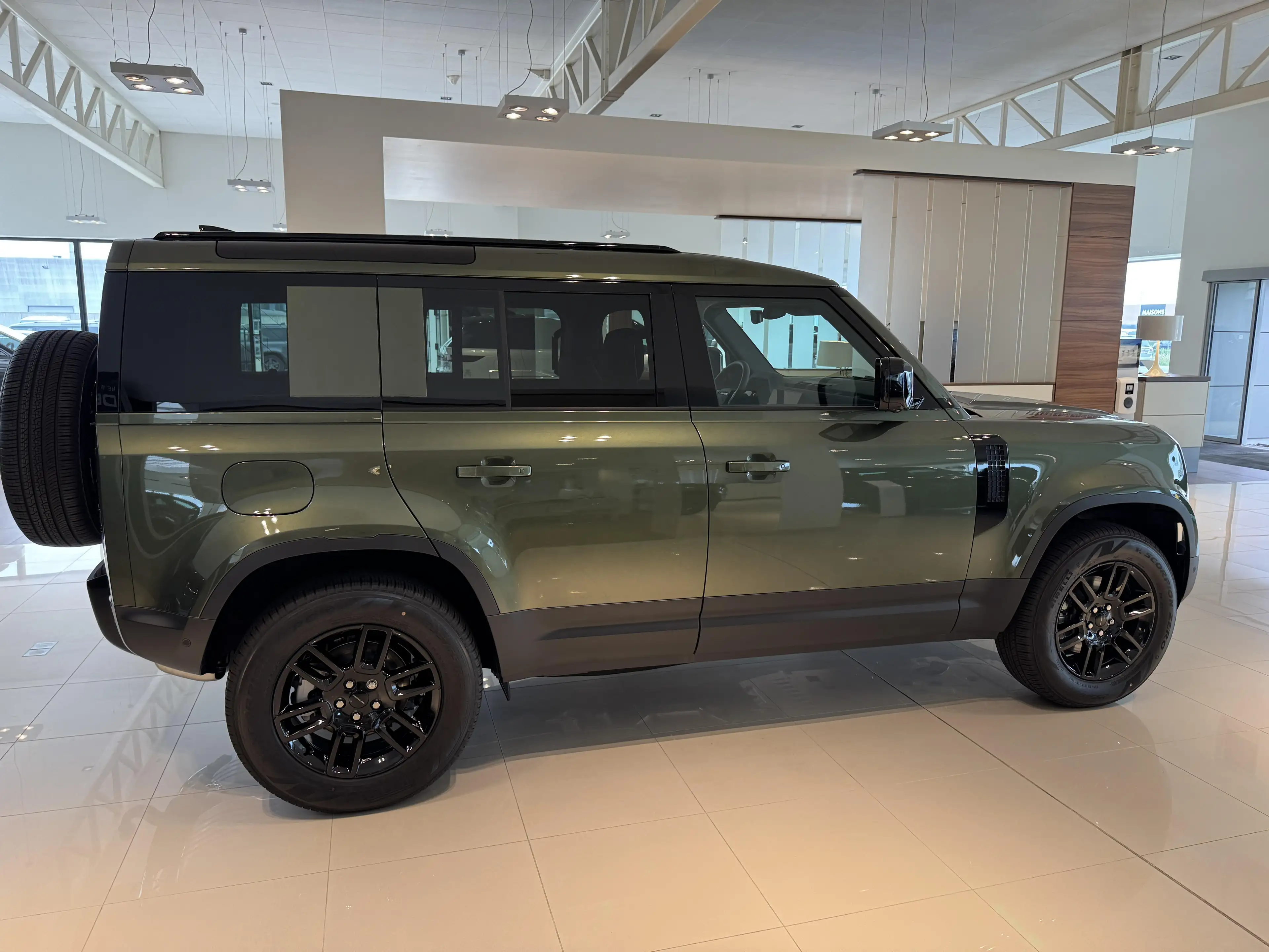 Land Rover Defender 110 D200 S AWD Auto. 26MY — photo 9