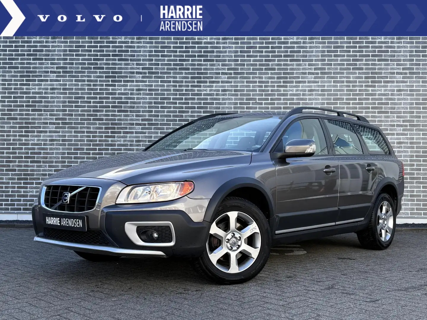 Volvo XC70 2.4 D5 AWD Momentum | Lederen bekleding | Trekhaak Gris - 1