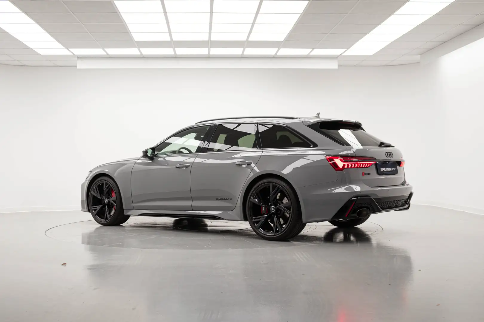 Audi RS6 RS 6 Avant 4.0 TFSI V8 quattro tiptronic Šedá - 2