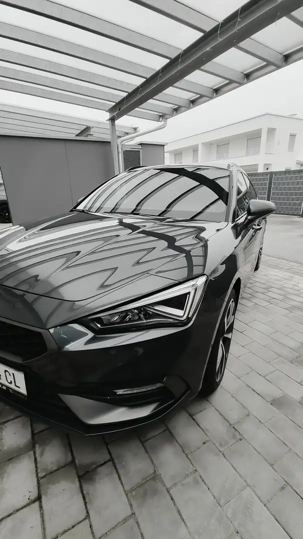 SEAT Leon e-Hybrid Seat Leon ST FR eHybrid 204 PS DSG Kombi Šedá - 1