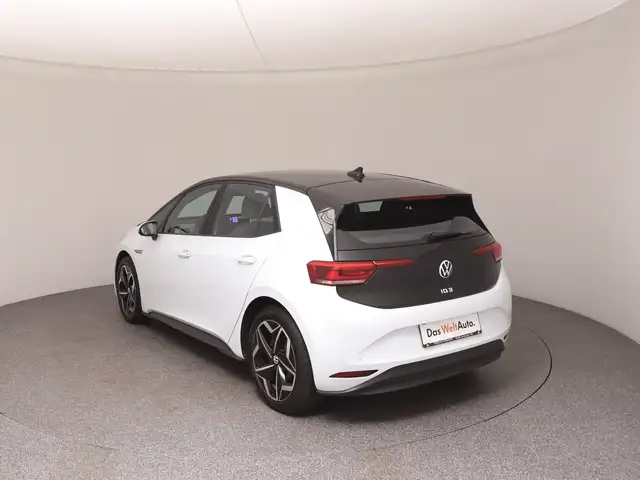 Volkswagen ID.3 view 5