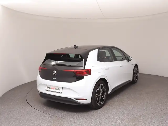 Volkswagen ID.3 view 4