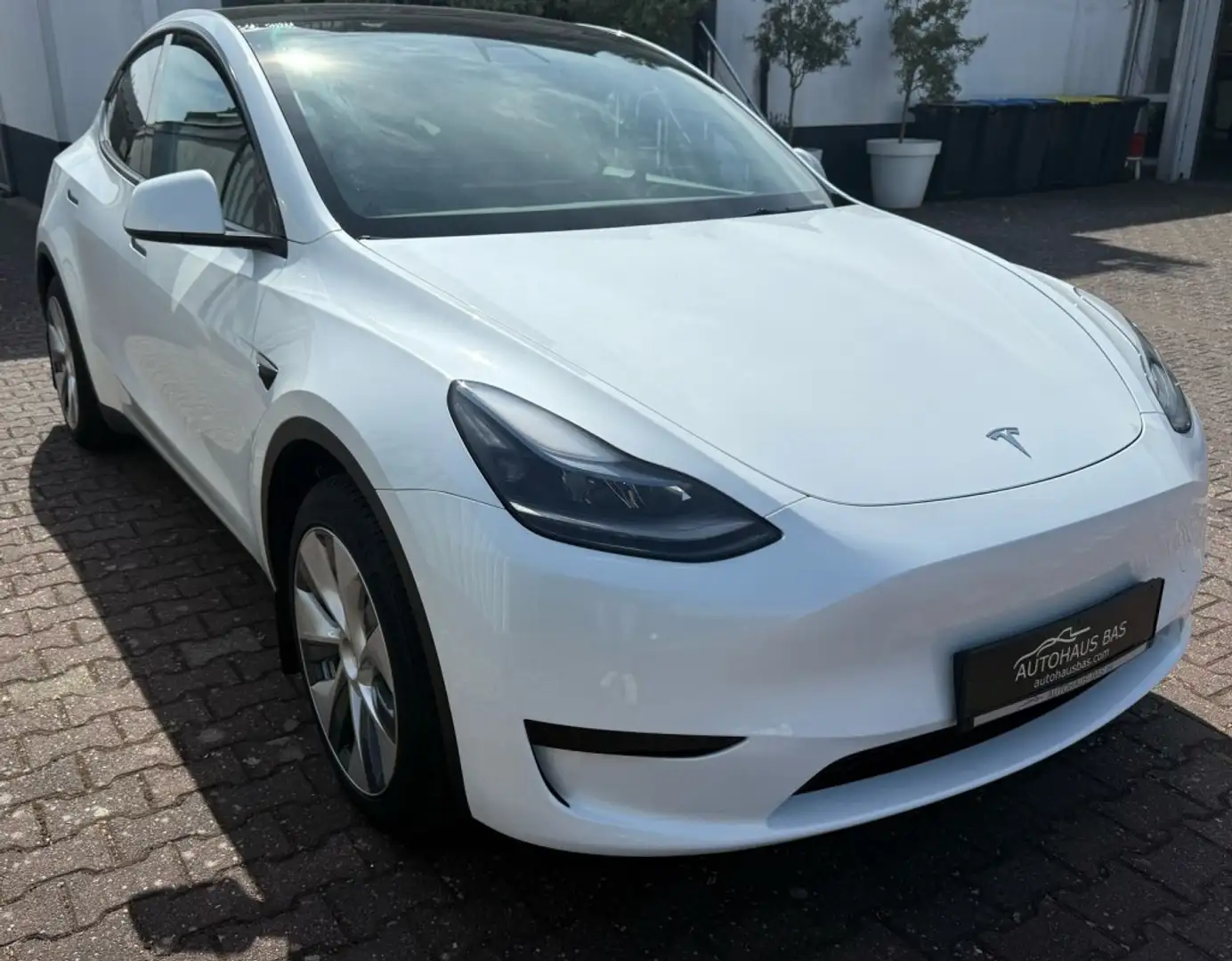Tesla Model Y Standard Range RWD* AHK* Mwst.ausweisbar Weiß - 1
