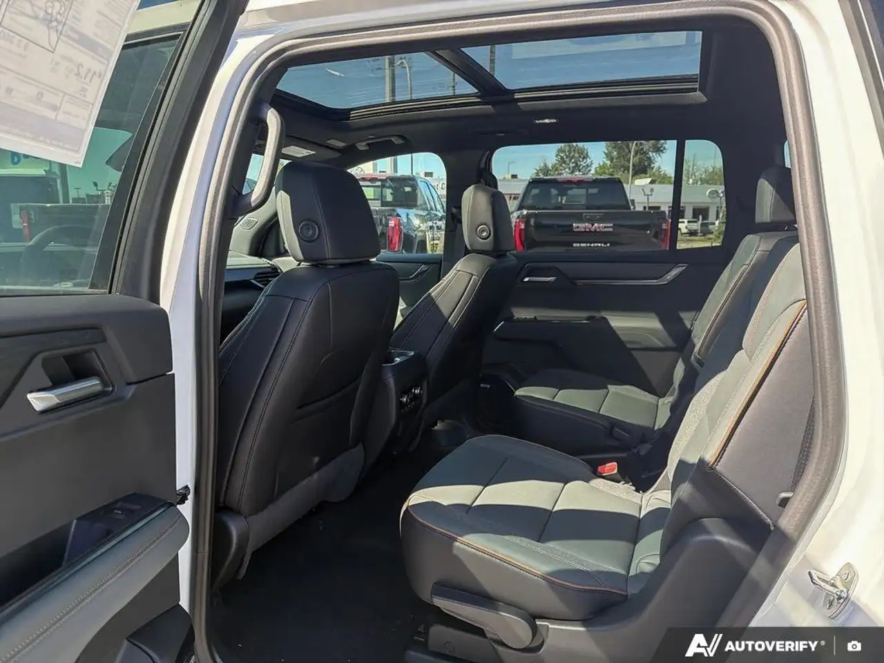 GMC Acadia снимка GMC Acadia