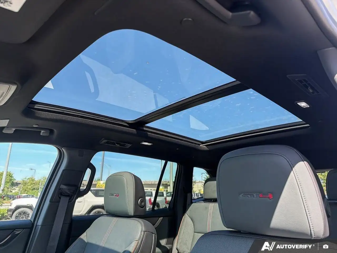 GMC Acadia снимка GMC Acadia
