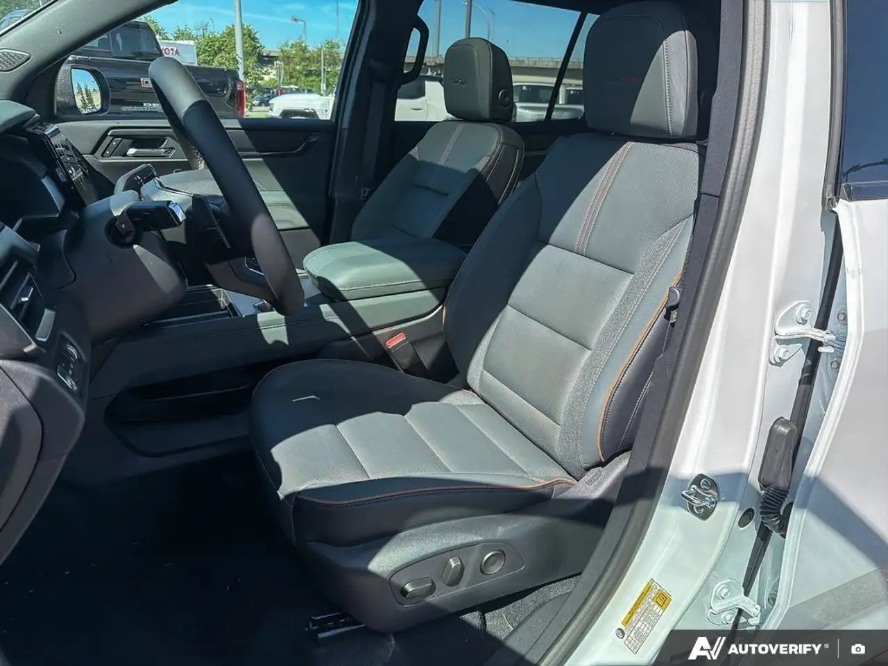 GMC Acadia снимка GMC Acadia