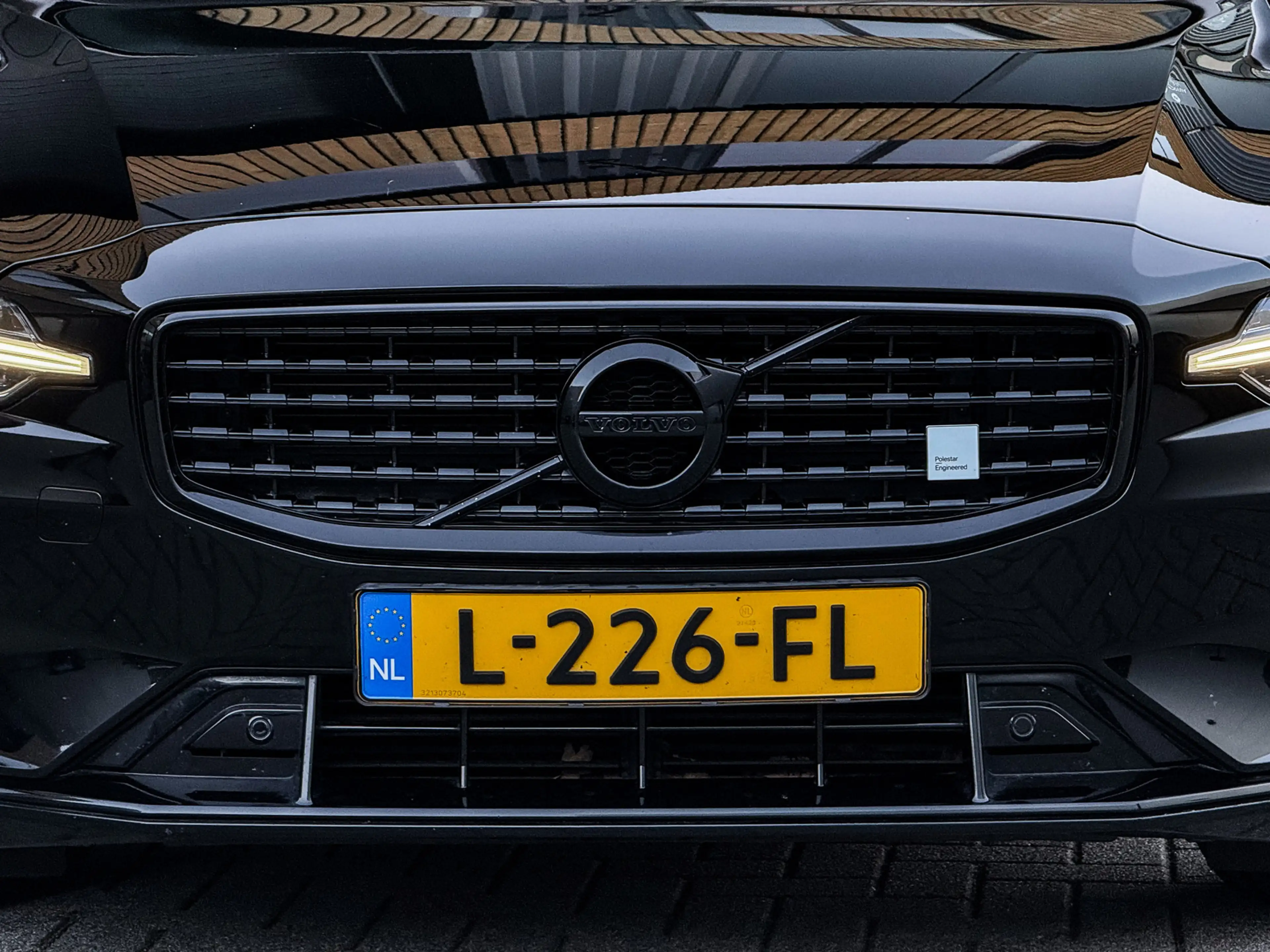 Volvo S60 2.0 T8 AWD Polestar Engineered 405 PK PANO/BREMBO/ — photo 14