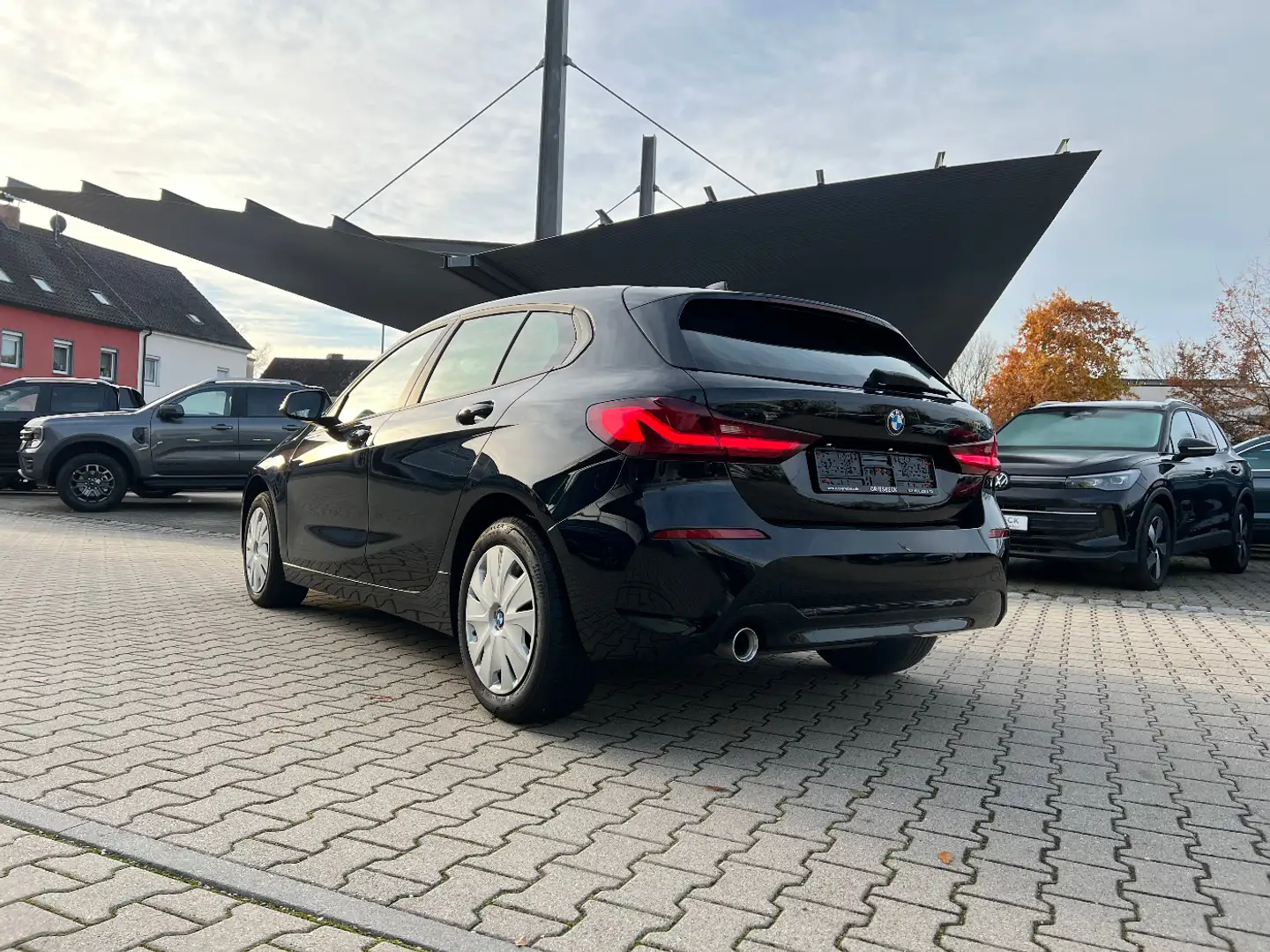 BMW 116 d Steptronic *LED Navi Sitzh. PDC v+h DAB* Schwarz - 2