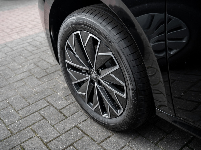 Skoda Kamiq Balance 1.5 TSI DSG AHK Navi Virtual ACC — photo 6