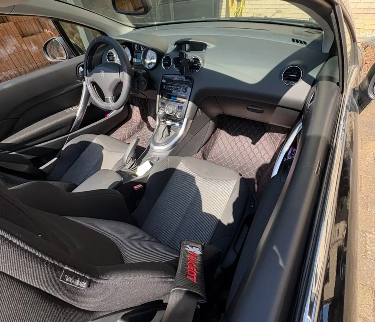 Peugeot 308 308 CC HDi FAP 165 Active Schwarz - 2