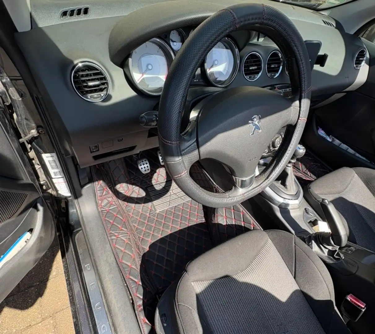 Peugeot 308 308 CC HDi FAP 165 Active Schwarz - 1