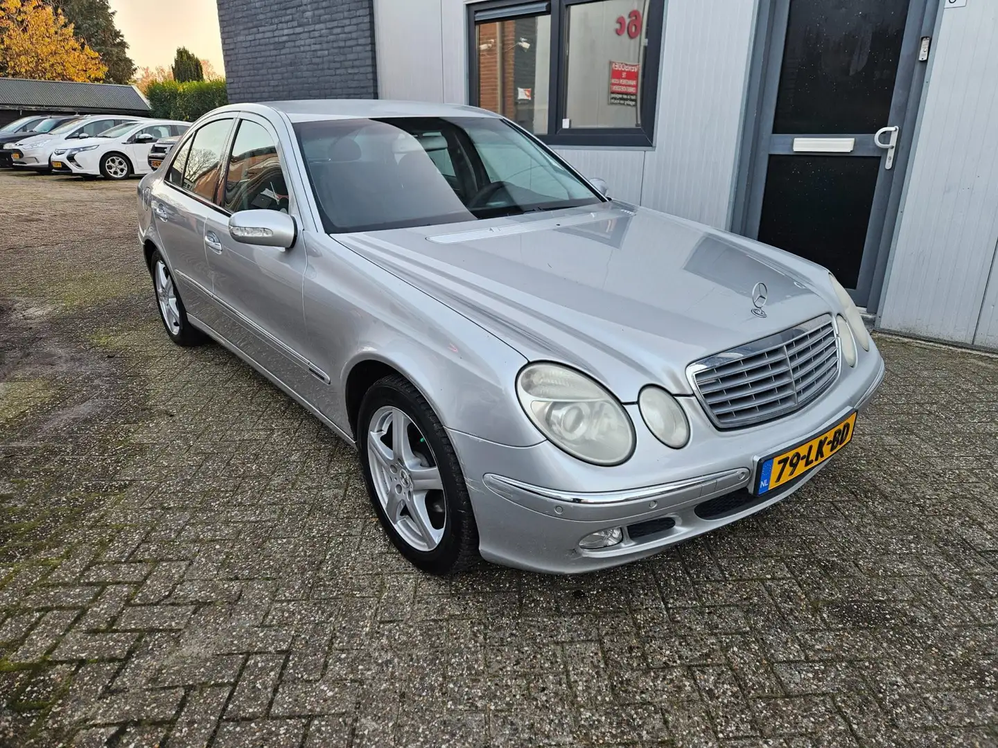 Mercedes-Benz E 200 K. Avantgarde Automaat Grijs - 1