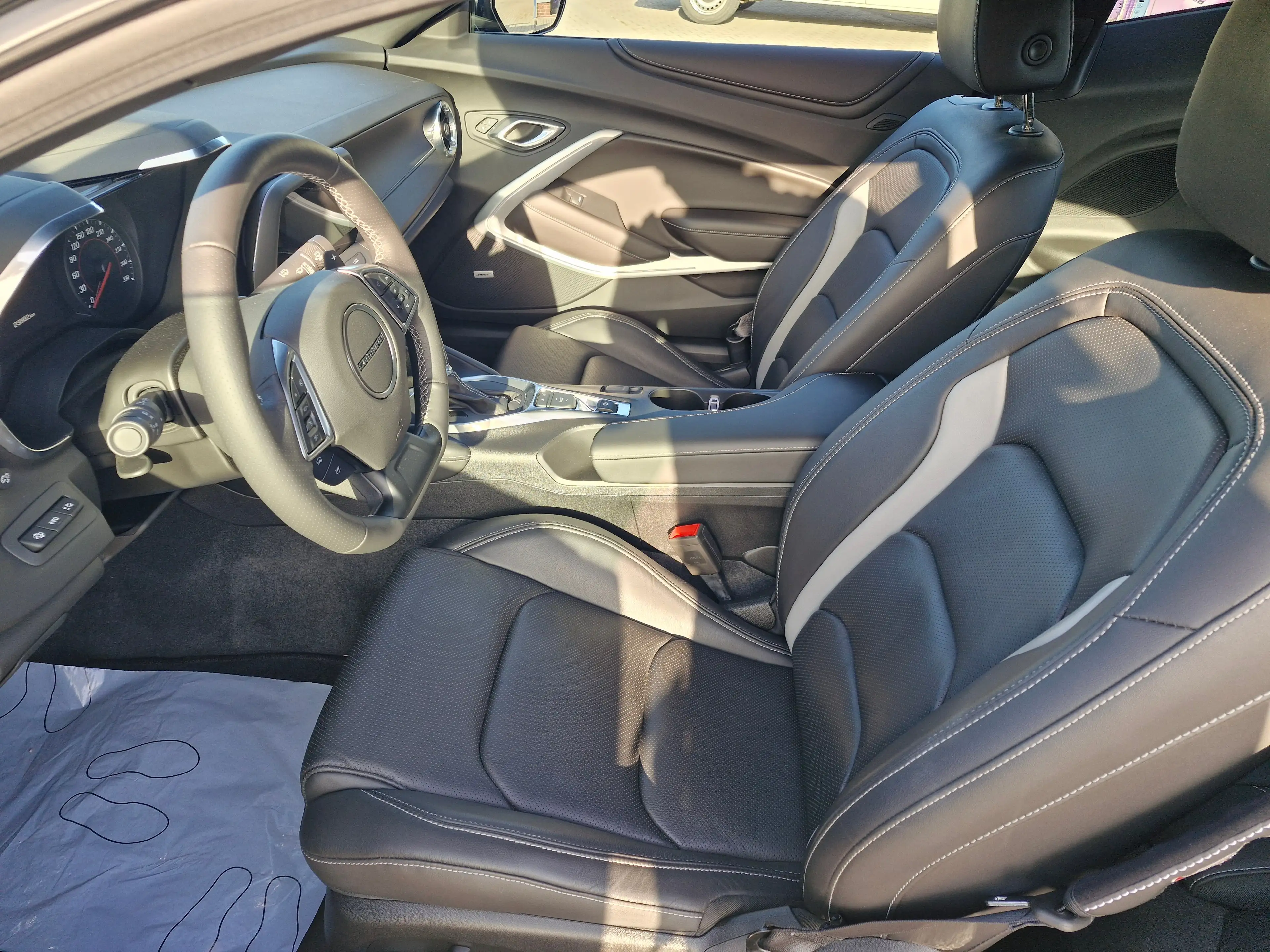 Chevrolet Camaro V8 — photo 12