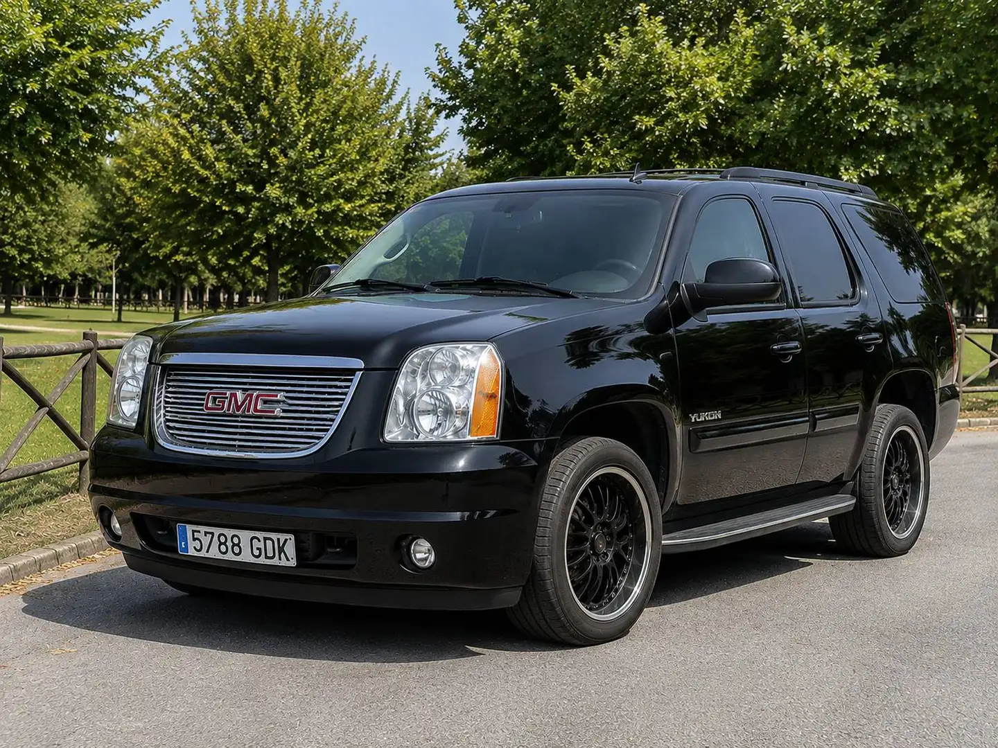 GMC Yukon GMC Yukon 5.3 V8 2WD. Schwarz - 1