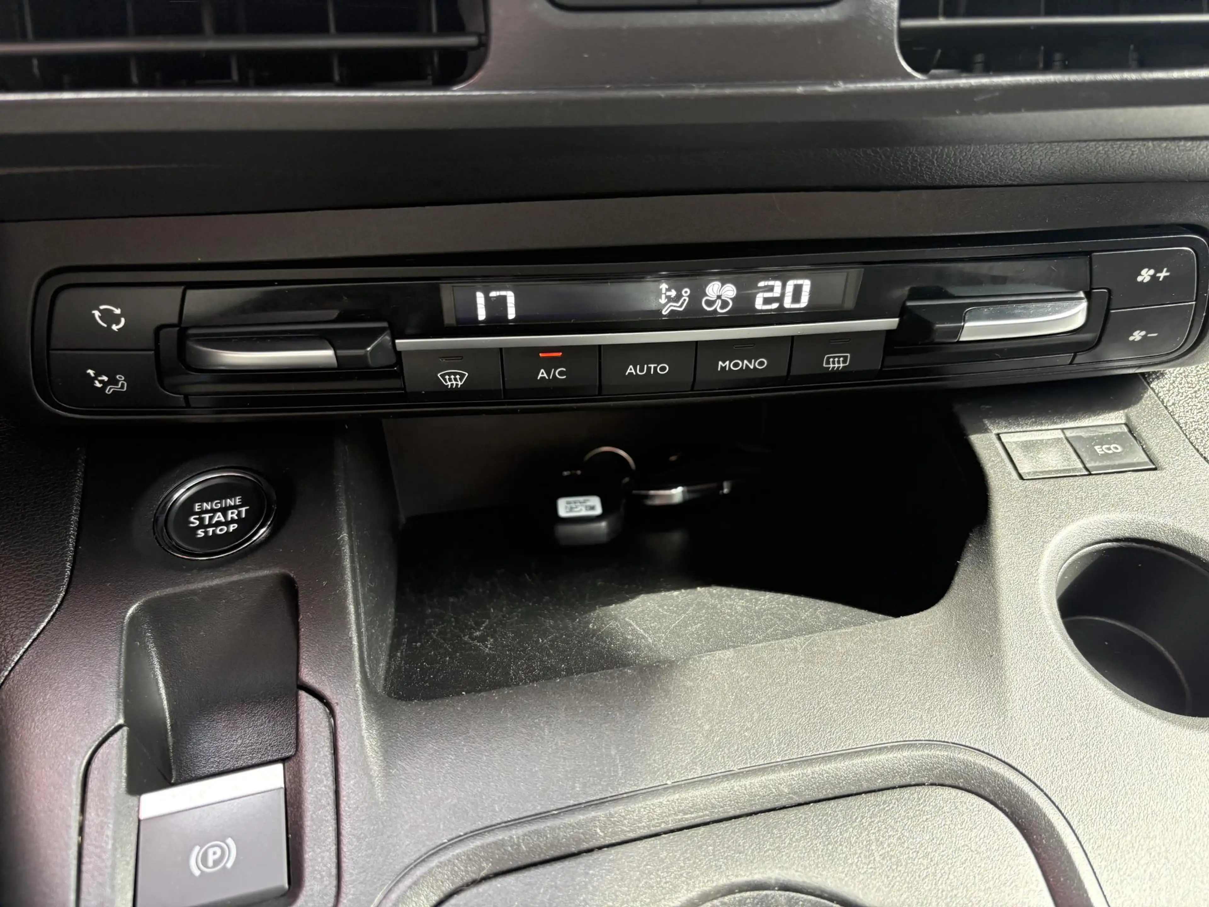 Toyota Proace City Verso 1.2 Turbo Dynamic — photo 19