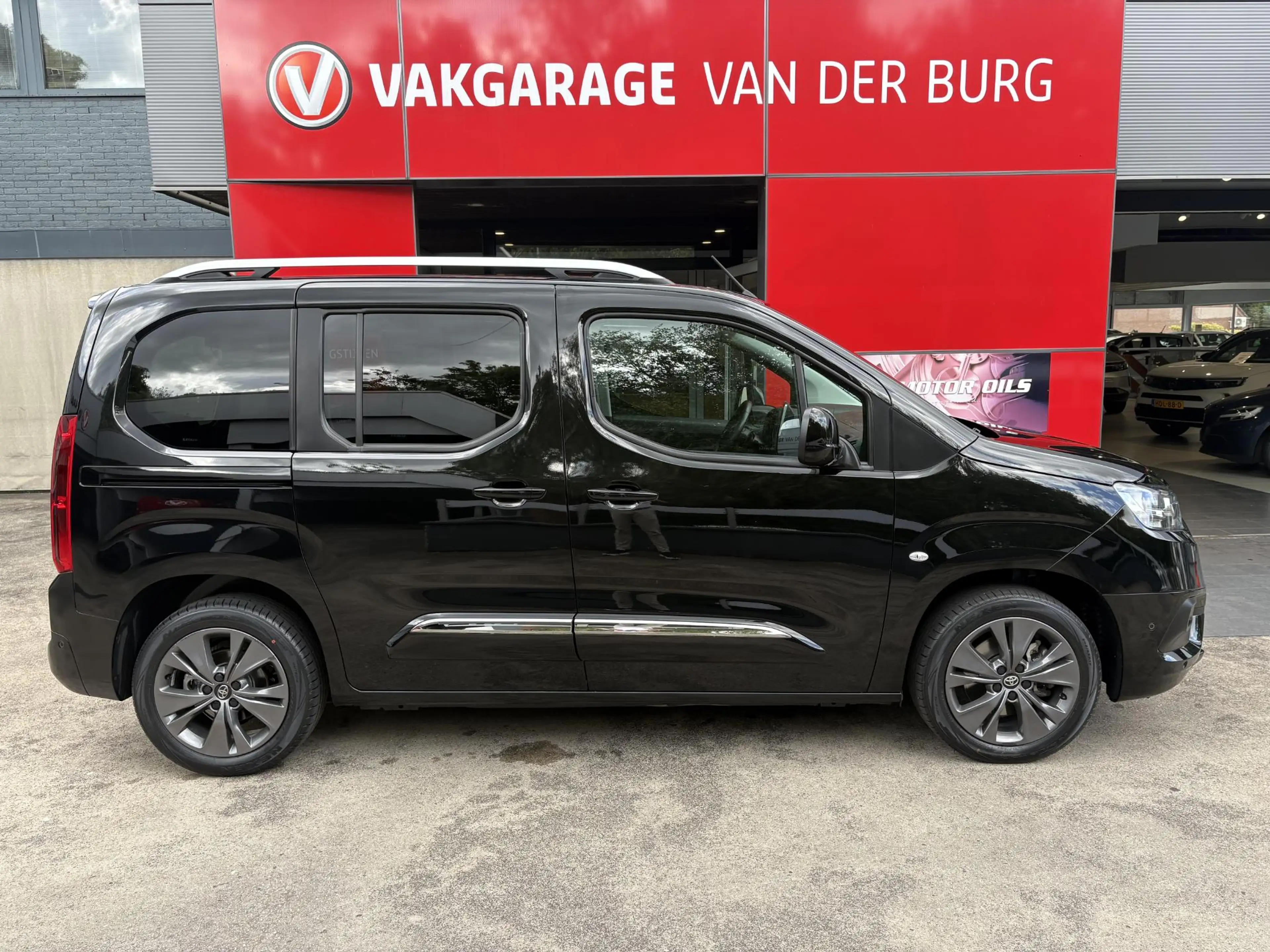 Toyota Proace City Verso 1.2 Turbo Dynamic — photo 8