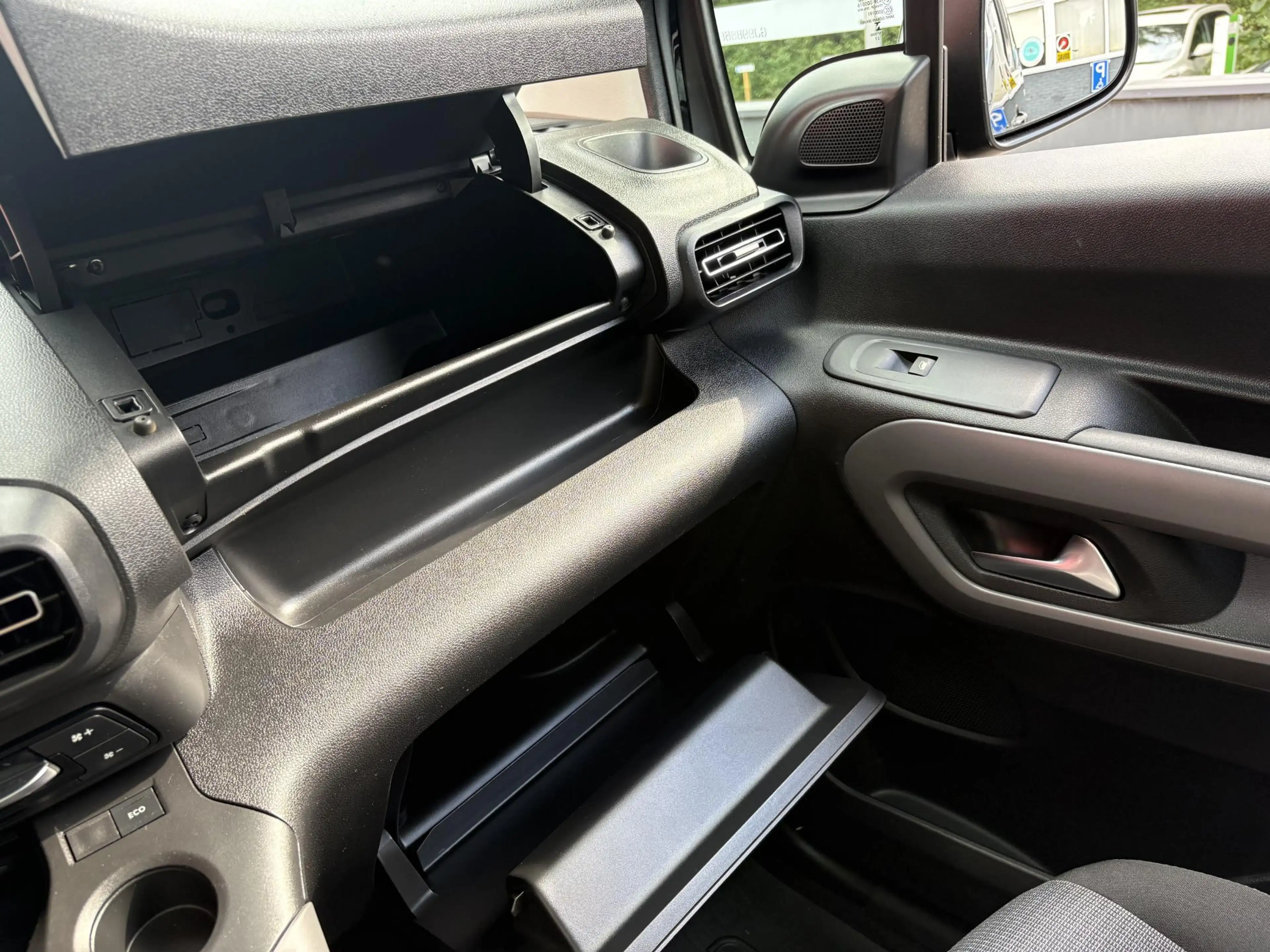 Toyota Proace City Verso 1.2 Turbo Dynamic — photo 37