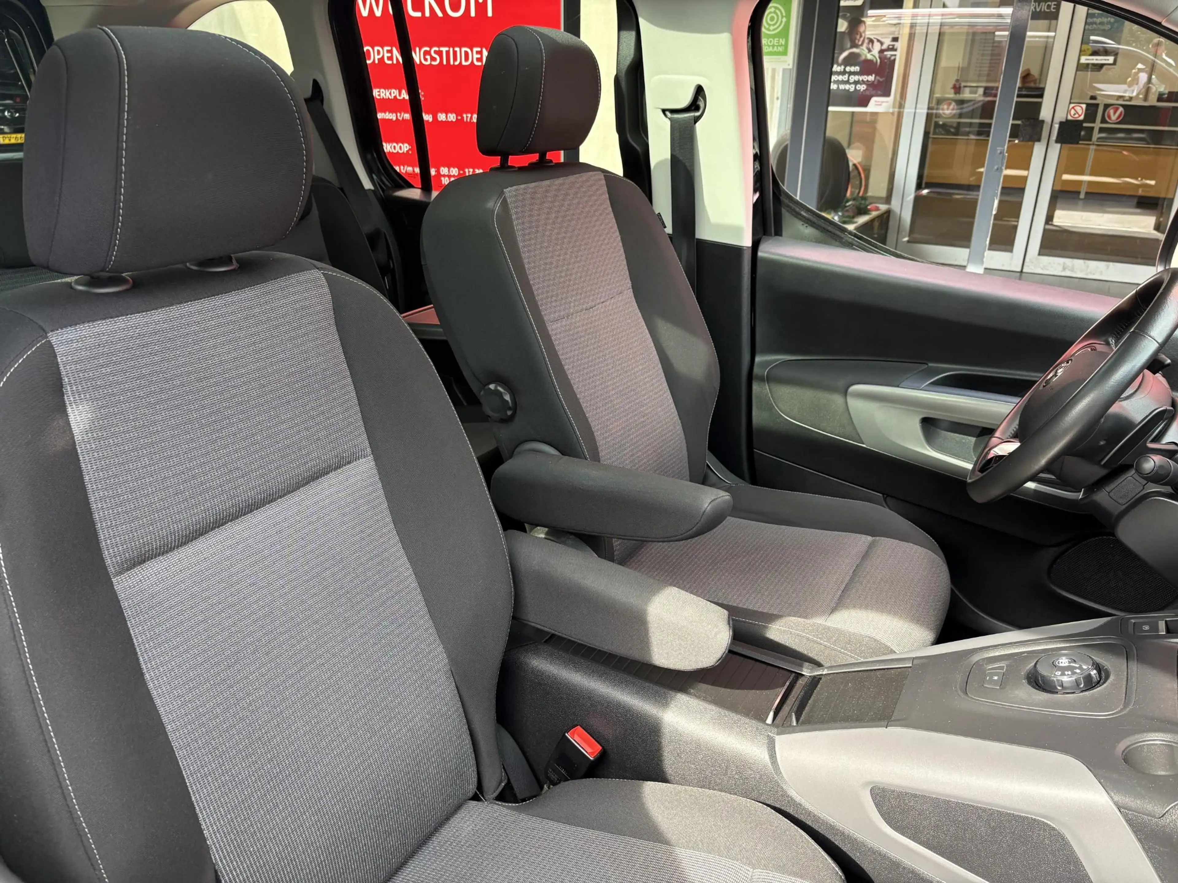 Toyota Proace City Verso 1.2 Turbo Dynamic — photo 33