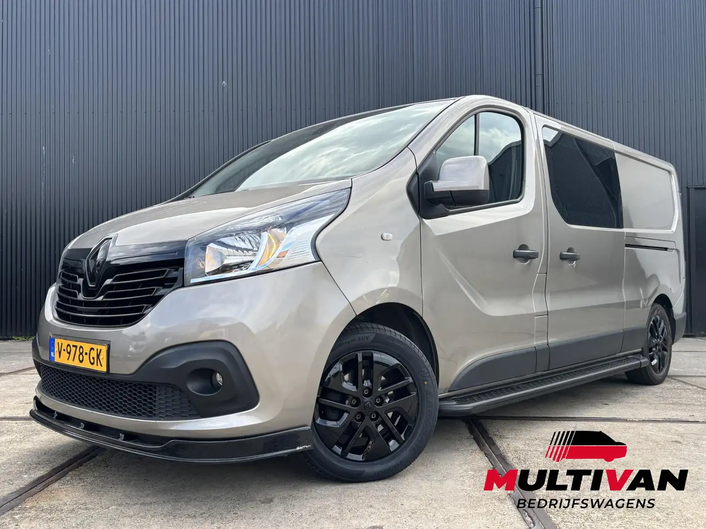 Renault Trafic 1.6 dCi 125pk L2H1 DC Luxe Black Edition | 2x schu Grijs - 1