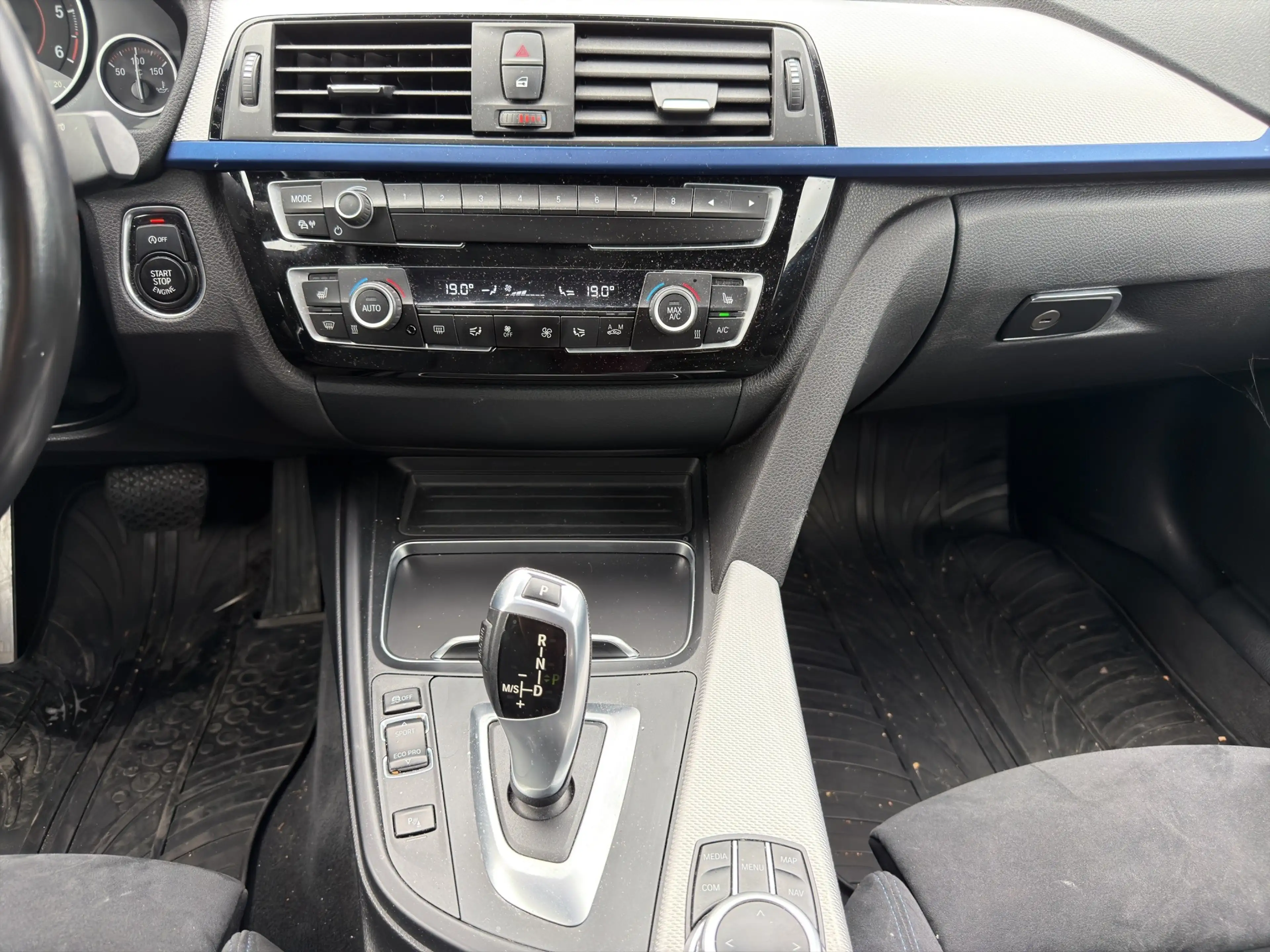 BMW 418 418 d M Sport — photo 10