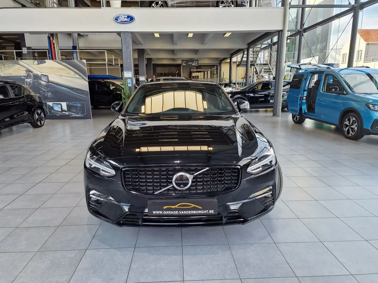 Volvo S90 PLUS DARK HYBRID BENZINE AUTOMAAT TAL VAN OPTIES Noir - 2