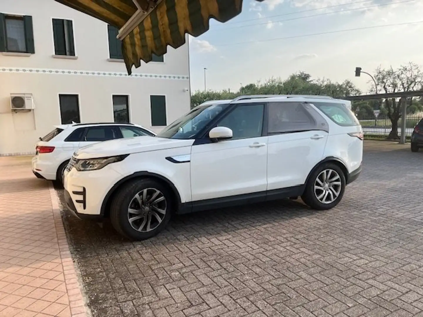 Land Rover Discovery HSE SD4 240 CV LIMITED FULL NAVI + led+ ACC+SED RI Bianco - 1