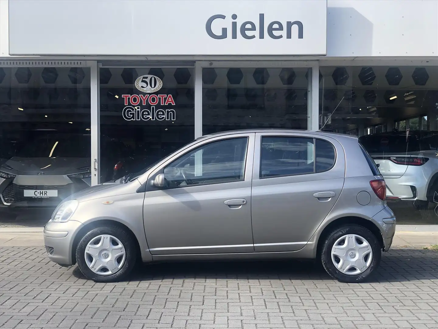 Toyota Yaris 1.3 Sol Automaat | Airco, Elektrische ramen voor, Grijs - 2